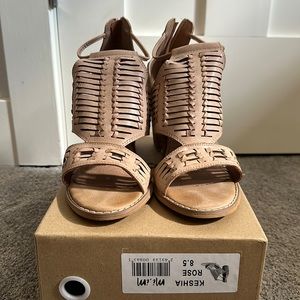 Nude/light pink Heeled Sandal